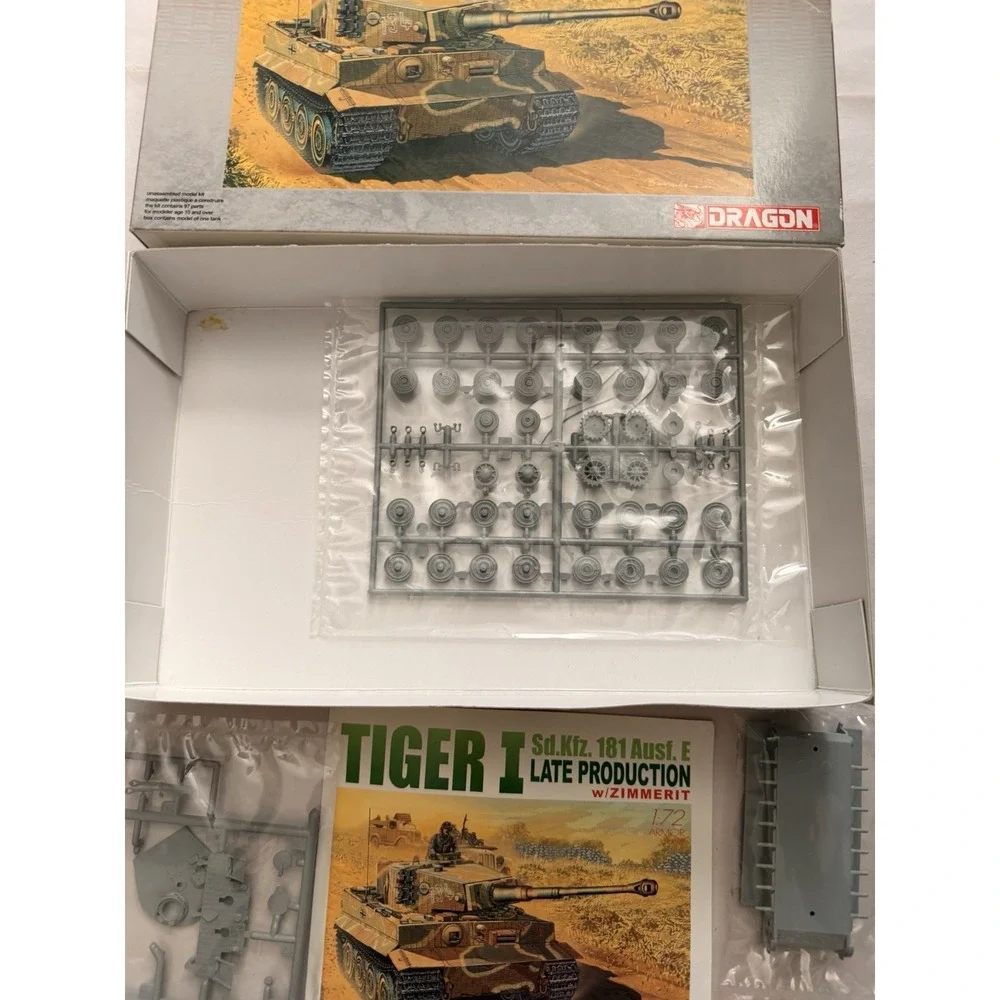 Dragon 7203 Tiger I Late Production w/ Zimmerit 1:72 Scale Armor Model Kit Open